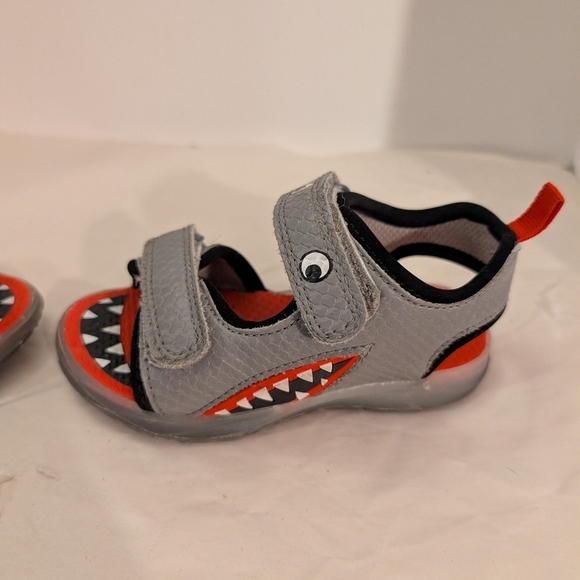 Carter's Toddler Boy Gray and Red Shark Sandals in Size 7 - Picture 5 of 10